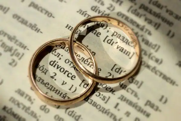 Image of rings removed before divorce mediation Colne